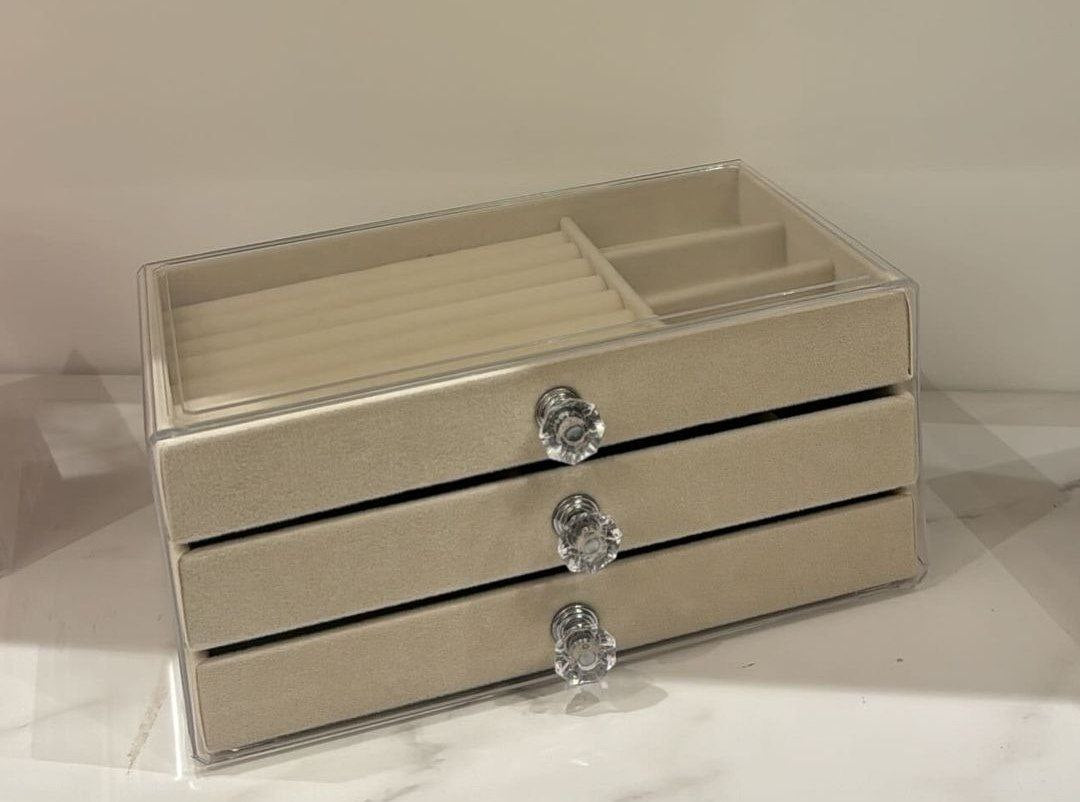 منظم إكسسوارات قطيفة | Velvet Acrylic Jewelry Organizer