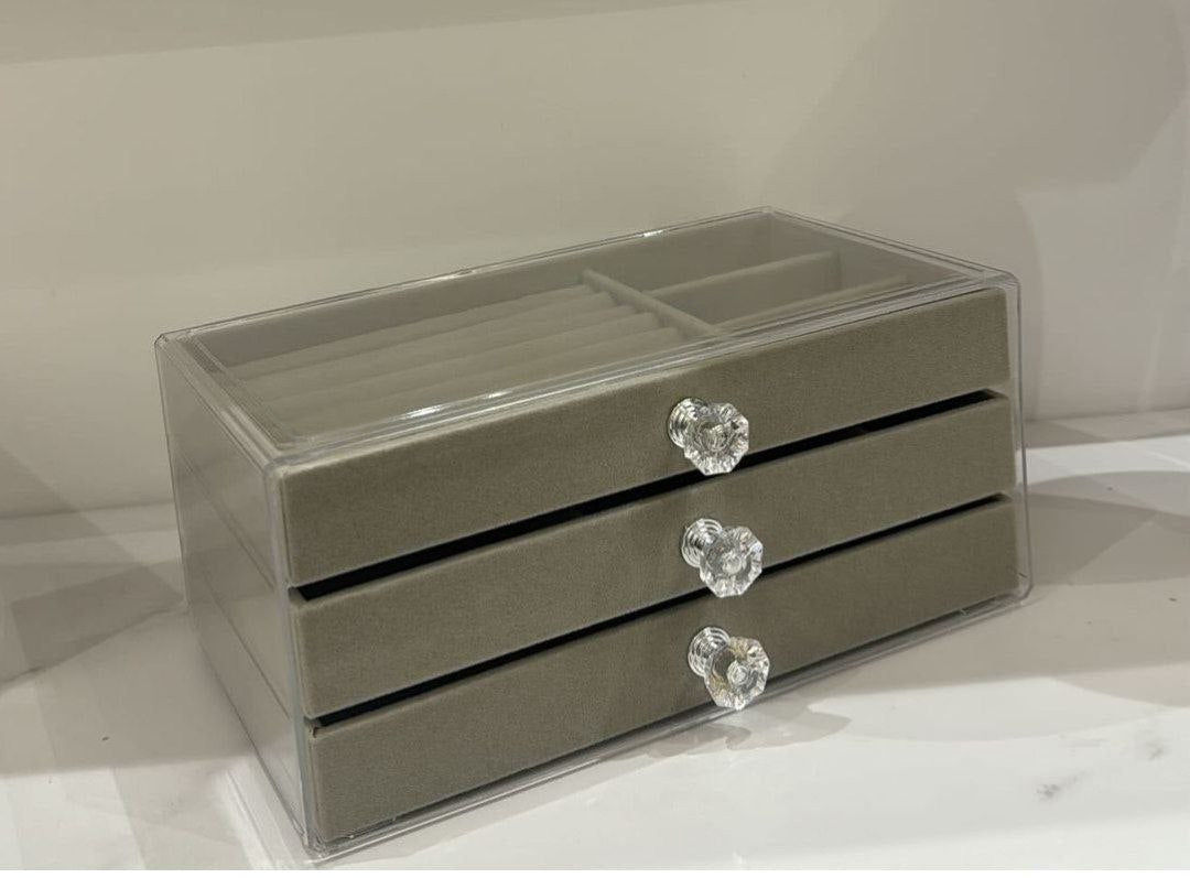 منظم إكسسوارات قطيفة | Velvet Acrylic Jewelry Organizer