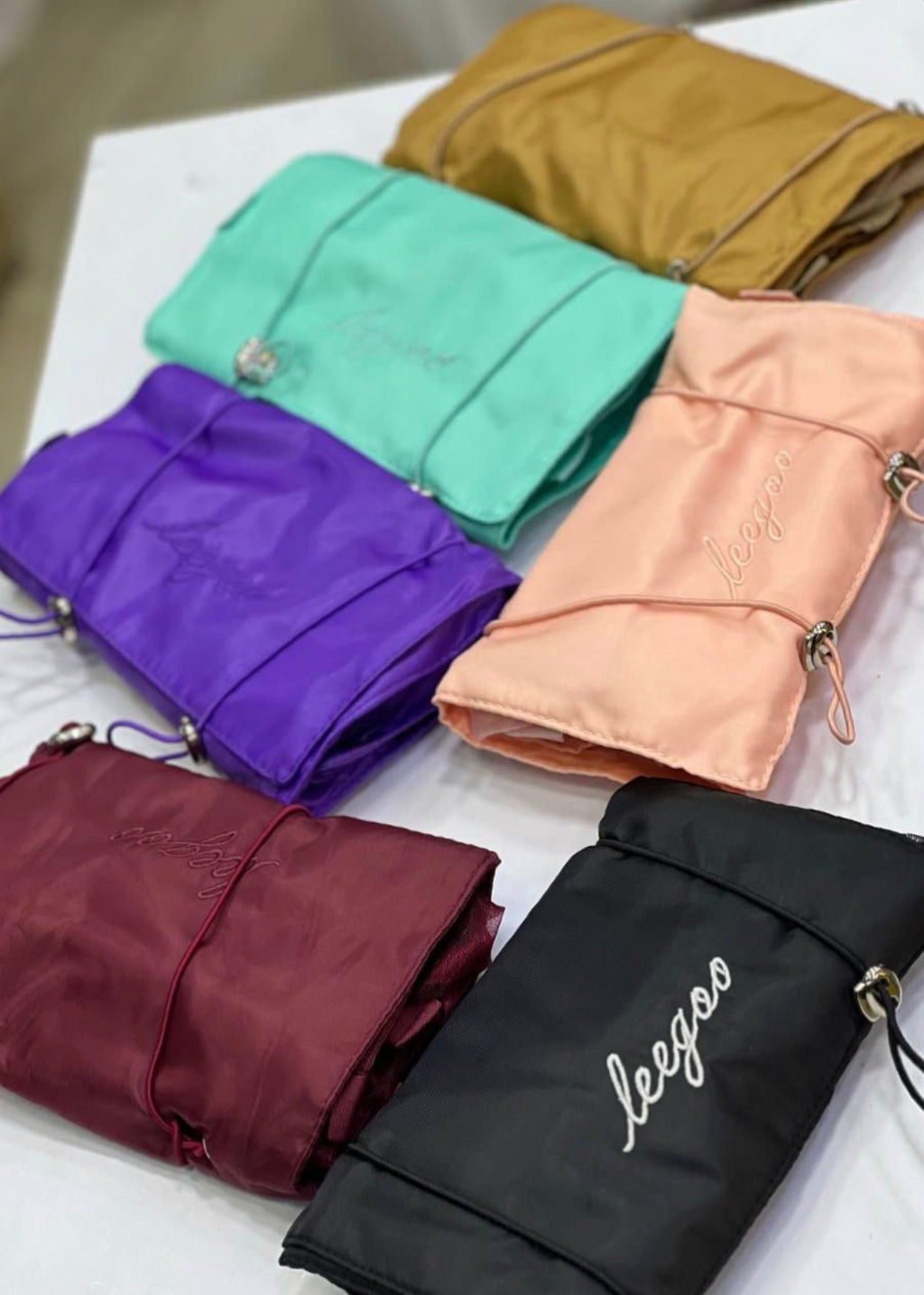 شنطة مكياج رول آند جو | Roll
& Go Makeup Bag