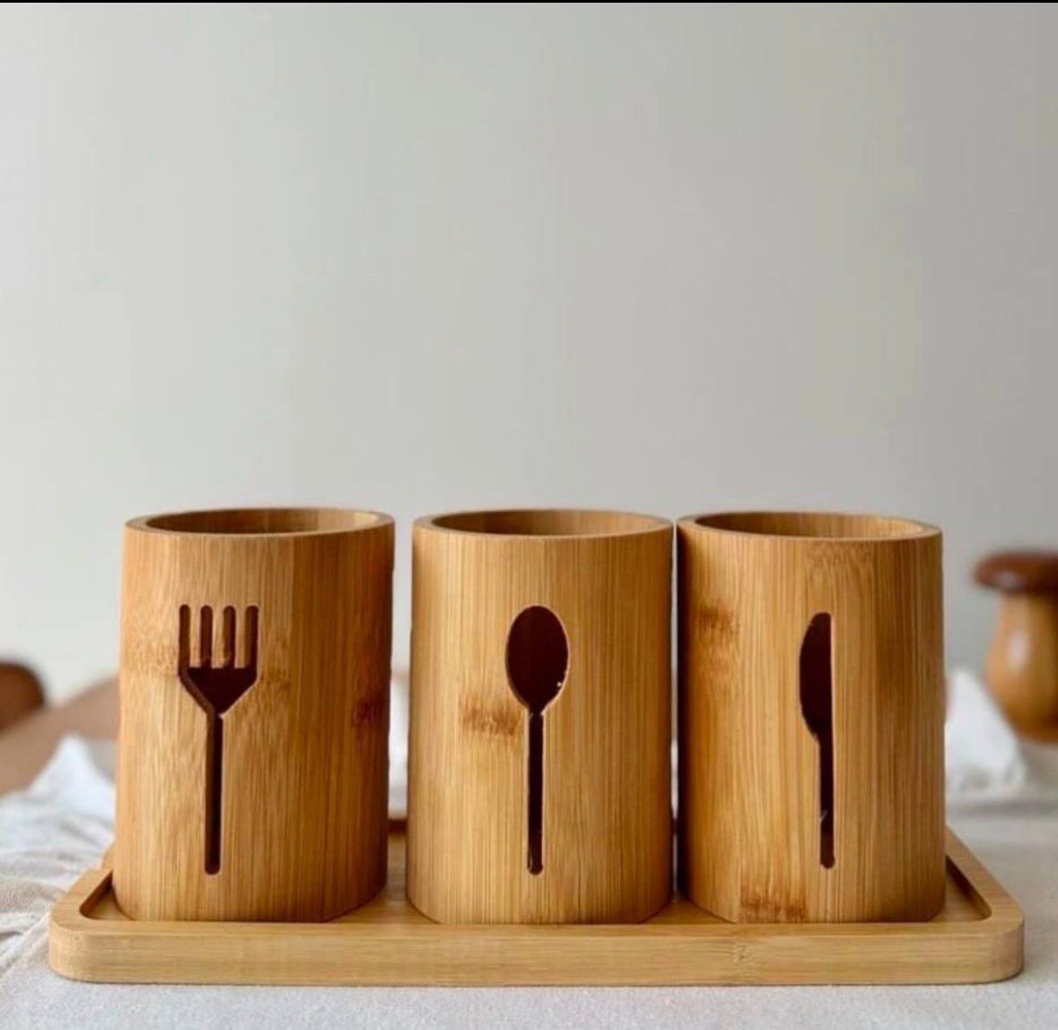 صَفّاية معالق خشب بامبو بقاعدة | Bamboo Cutlery Holder Set