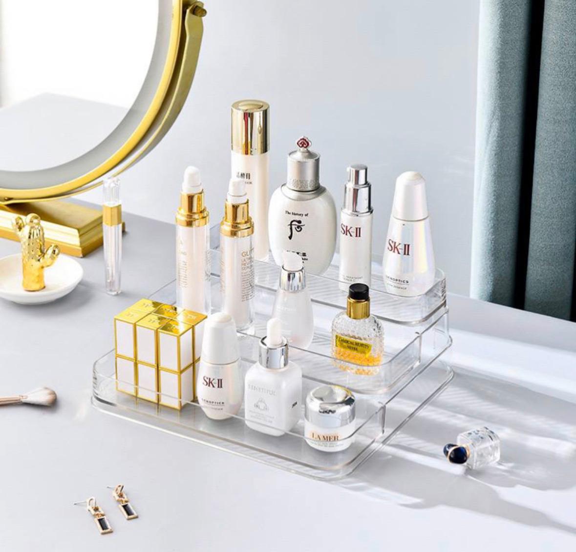 سلم ومنظم للميكب | Acrylic Makeup & Storage Organizer